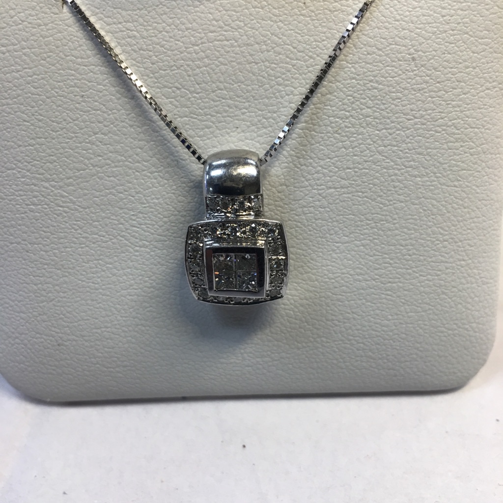 14k White Gold Diamonds Pendant